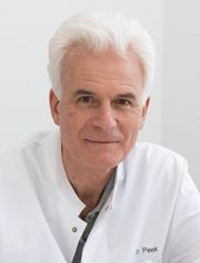 Dr. med. Alberto Peek ist Facharzt für Handchirurgie und Plastische und Ästhetische Chirurgie bei der Privatklinik in der Mainzer Landstraße, Frankfurt am Main, Deutschland.