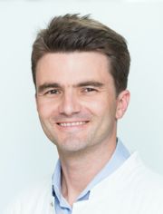 Prof. Dr. med. Christian Radu ist Facharzt für Plastische und Ästhetische Chirurgie, Handchirurgie in der Praxis Schillerstrasse im Zentrum von Frankfurt am Main, Deutschland.